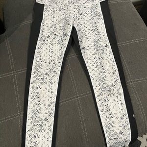 Lululemon Speed Tight II Unbreakable White Black EUC! Size 8